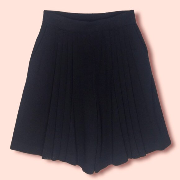 Vtg St John Shorts Size 10 Pleated Wide Leg Culotte Santana Knit Black Designer